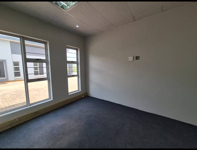 1,505M² OFFICE FOR SALE IN SASOLBURG CENTRAL